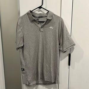 Nike light gray t-shirt